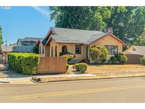 175 E Gloucester St, Gladstone, OR 97027