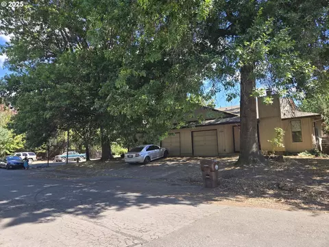 2082 NE 2080 Ne Darby St, Hillsboro, OR 97124