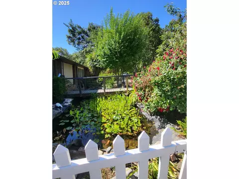306 Mclain Ave, Roseburg, OR 97471