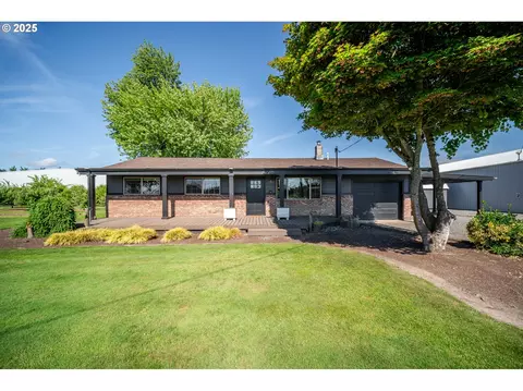 17675 NE Butteville Rd, Woodburn, OR 97071