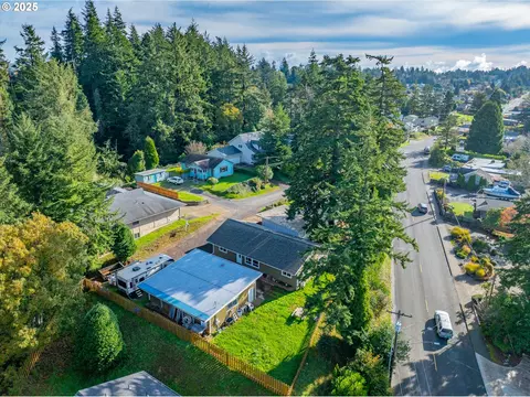 2579 Pony Creek Rd, North Bend, OR 97459