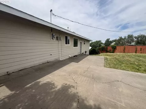 Exterior - 924 SW 33rd St, Pendleton, OR 97801 photo 4 of 4