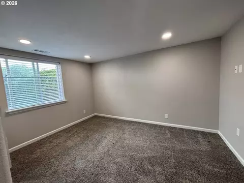 Bedroom - 924 SW 33rd St, Pendleton, OR 97801 photo 4 of 7