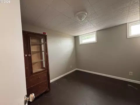 Bedroom - 924 SW 33rd St, Pendleton, OR 97801 photo 6 of 7