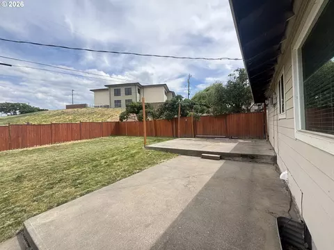 Exterior - 924 SW 33rd St, Pendleton, OR 97801 photo 3 of 4