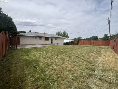Exterior - 924 SW 33rd St, Pendleton, OR 97801 photo 2 of 4