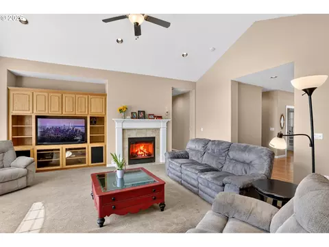 Living - 40204 Laurel St, Sandy, OR 97055 photo 3 of 4