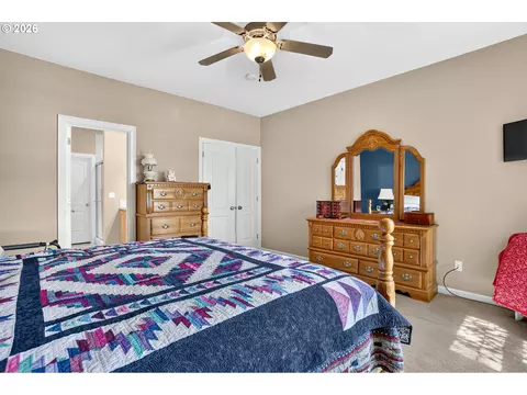 Bedroom - 40204 Laurel St, Sandy, OR 97055 photo 3 of 4