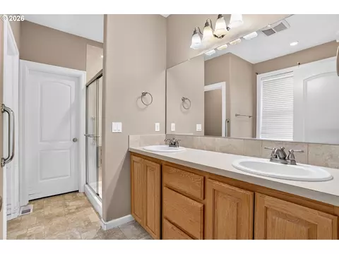 Bath - 40204 Laurel St, Sandy, OR 97055 photo 2 of 3