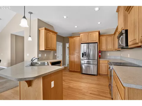 Kitchen - 40204 Laurel St, Sandy, OR 97055 photo 1 of 2