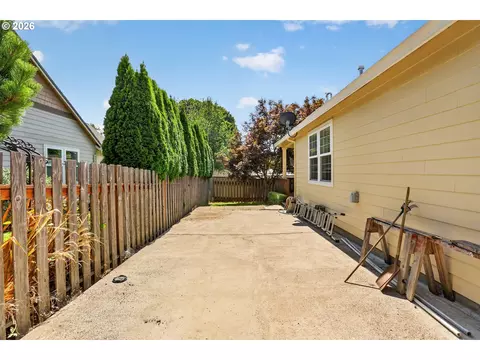 Exterior - 40204 Laurel St, Sandy, OR 97055 photo 6 of 9