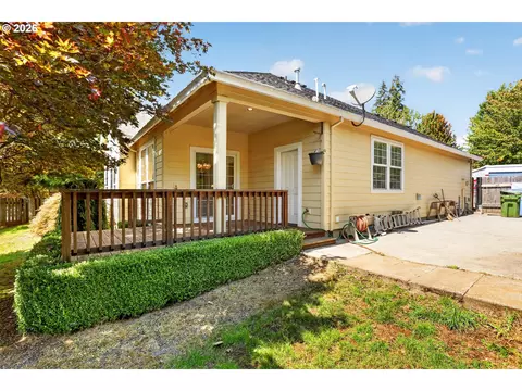 Exterior - 40204 Laurel St, Sandy, OR 97055 photo 7 of 9