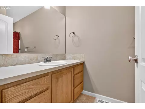 Bath - 40204 Laurel St, Sandy, OR 97055 photo 1 of 3