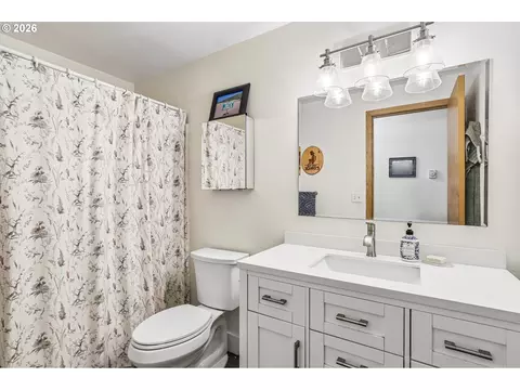 Bath - 608 SE Sumner St, Camas, WA 98607 photo 1 of 2