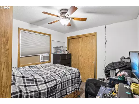 Bedroom - 608 SE Sumner St, Camas, WA 98607 photo 1 of 6