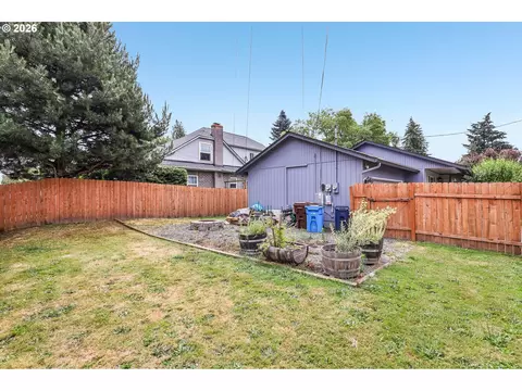 Exterior - 608 SE Sumner St, Camas, WA 98607 photo 8 of 9
