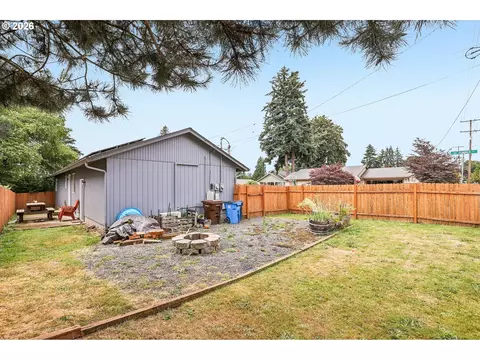 Exterior - 608 SE Sumner St, Camas, WA 98607 photo 6 of 9