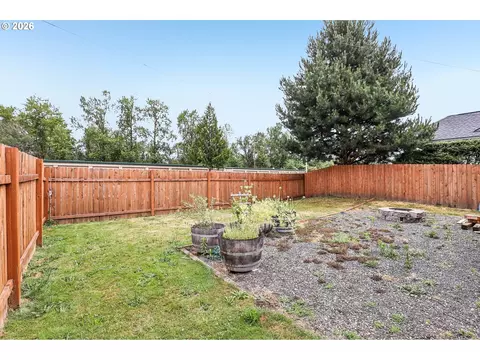 Exterior - 608 SE Sumner St, Camas, WA 98607 photo 9 of 9
