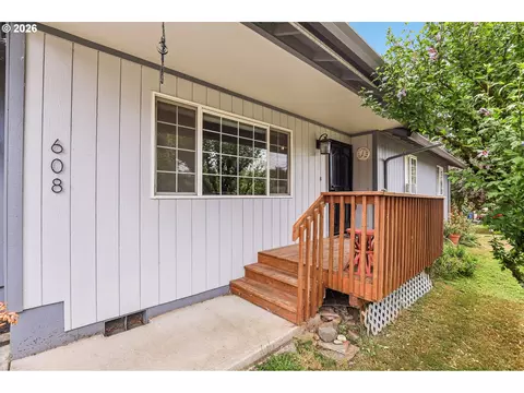Exterior - 608 SE Sumner St, Camas, WA 98607 photo 1 of 9