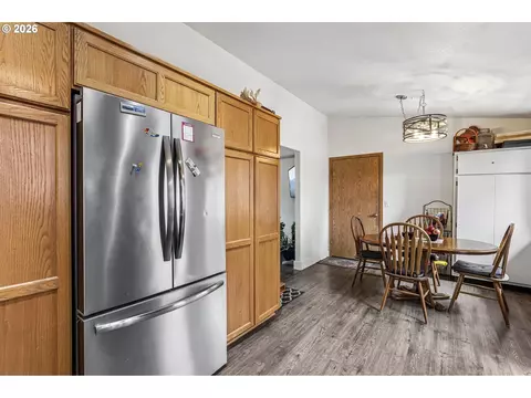 Kitchen - 608 SE Sumner St, Camas, WA 98607 photo 3 of 3