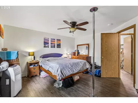 Bedroom - 608 SE Sumner St, Camas, WA 98607 photo 5 of 6