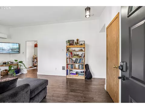 Entry Way - 608 SE Sumner St, Camas, WA 98607 photo 1 of 2