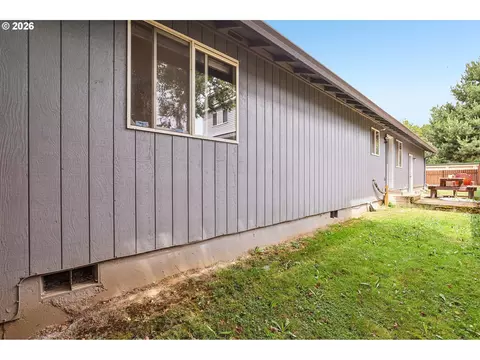 Exterior - 608 SE Sumner St, Camas, WA 98607 photo 2 of 9