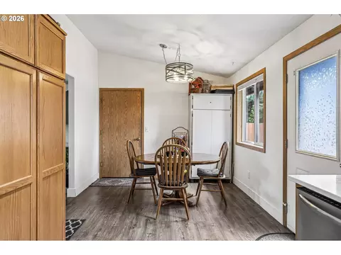 Dining - 608 SE Sumner St, Camas, WA 98607 photo 2 of 2
