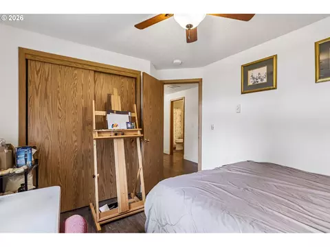 Bedroom - 608 SE Sumner St, Camas, WA 98607 photo 4 of 6