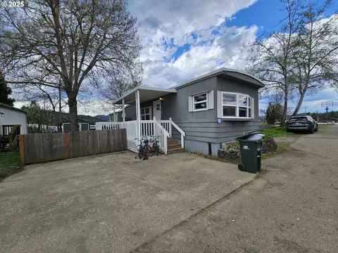 819 S Comstock Ave #74, Sutherlin, OR 97479