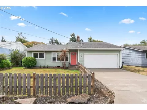 240 NE 10th Ct, Newport, OR 97365