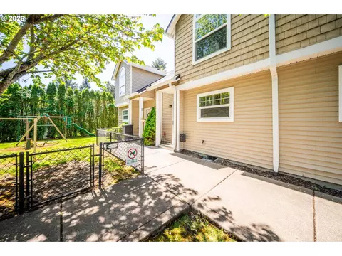 19153 SE Yamhill St #22, Portland, OR 97233