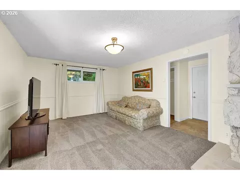 Living - 3295 Potter St, Eugene, OR 97405 photo 2 of 2