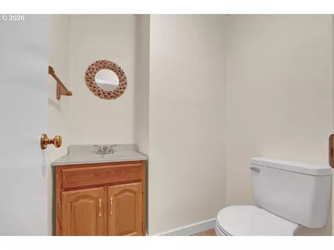 Bath - 3295 Potter St, Eugene, OR 97405 photo 2 of 2