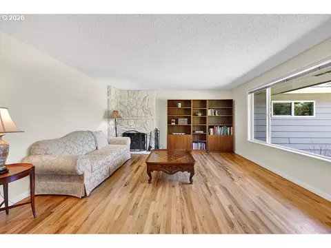 Living - 3295 Potter St, Eugene, OR 97405 photo 1 of 2