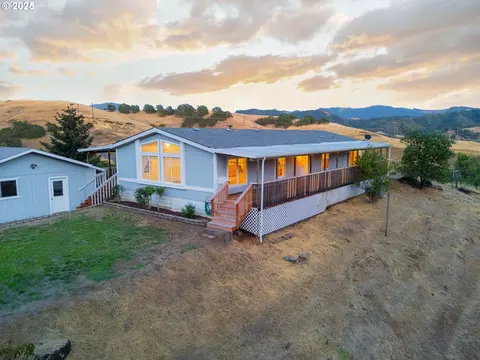 220 Robin St, Roseburg, OR 97470