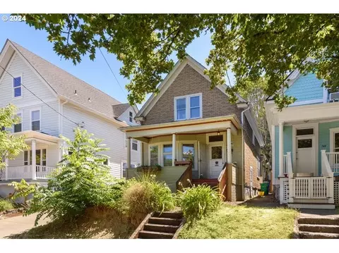 546 NE Stanton St, Portland, OR 97212
