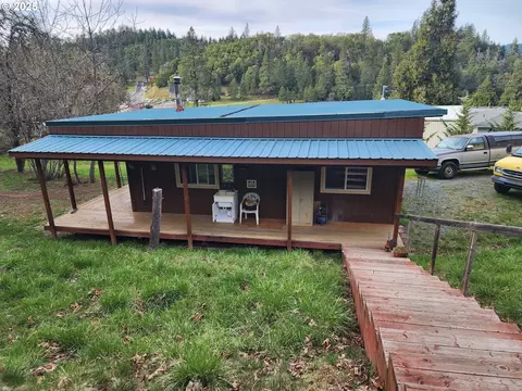 510 Huffman St, Canyonville, OR 97417