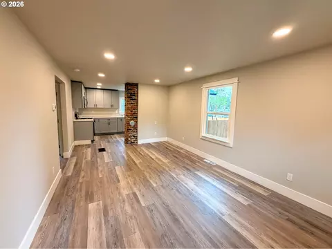 Living - 625 Baltimore St, Elgin, OR 97827 photo 2 of 2