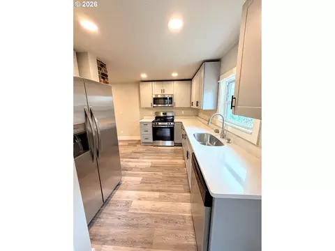 Kitchen - 625 Baltimore St, Elgin, OR 97827 photo 2 of 2