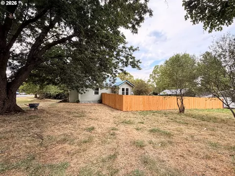 Exterior - 625 Baltimore St, Elgin, OR 97827 photo 1 of 7