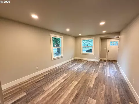 Living - 625 Baltimore St, Elgin, OR 97827 photo 1 of 2