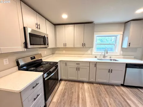 Kitchen - 625 Baltimore St, Elgin, OR 97827 photo 1 of 2