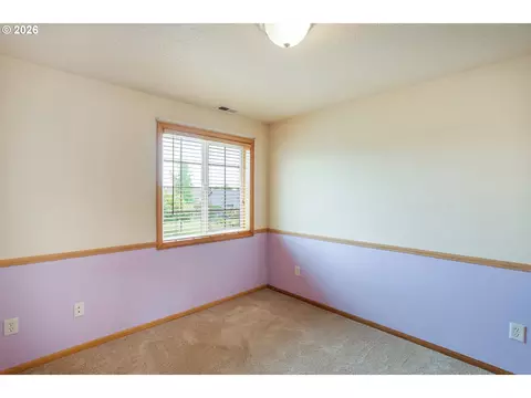 Bedroom - 239 Blue Jay Loop, Creswell, OR 97426 photo 4 of 4