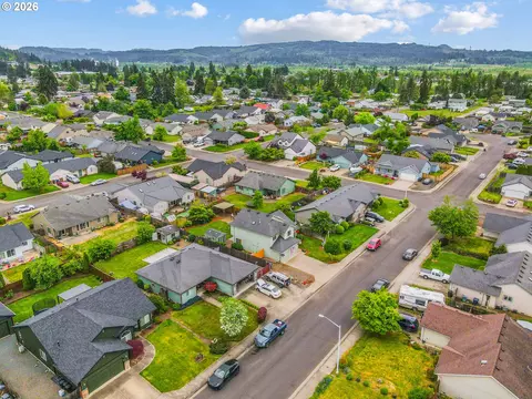 View/Area - 239 Blue Jay Loop, Creswell, OR 97426 photo 2 of 3