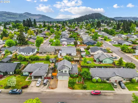 View/Area - 239 Blue Jay Loop, Creswell, OR 97426 photo 3 of 3