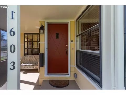 Exterior - 1603 23rd Ave, Longview, WA 98632 photo 2 of 11