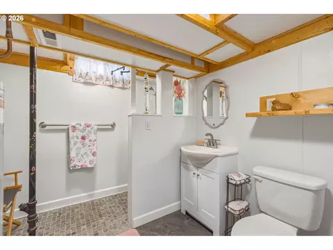 Bath - 1603 23rd Ave, Longview, WA 98632 photo 3 of 3