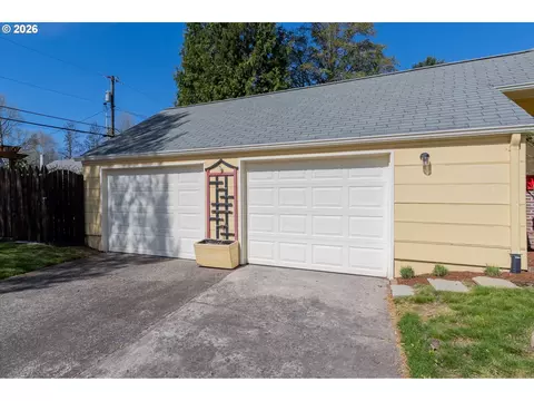 Exterior - 1603 23rd Ave, Longview, WA 98632 photo 8 of 11
