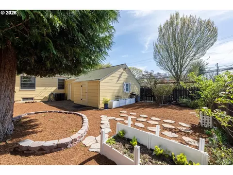 Exterior - 1603 23rd Ave, Longview, WA 98632 photo 5 of 11